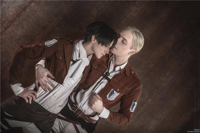 团兵cp!《进击的巨人》利威尔与埃尔文cos欣赏