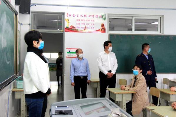 区委常委,区委办主任刘英杰到潍坊市育华学校督查指导开学前准备工作