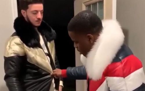 黑人兄弟撞衫后的反应哈哈哈过于沙雕了全球最强沙雕第54期搞笑短视频