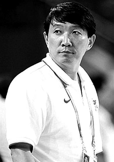 宫鲁鸣:仍在和篮协沟通