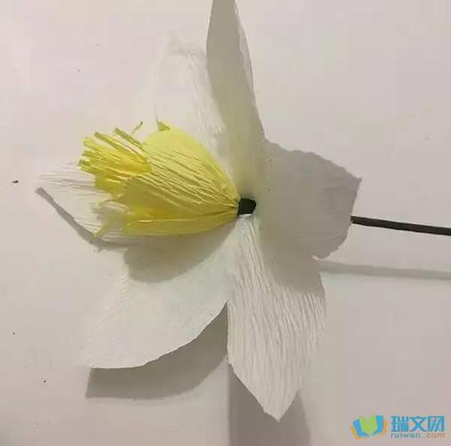 简单折纸水仙花方法图解