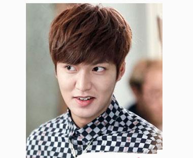 男生脸大适合什么发型 脸大短发适合什么发型