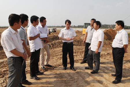 张胜利强调:严格落实招商项目推进会精神 力争项目尽早建成投产