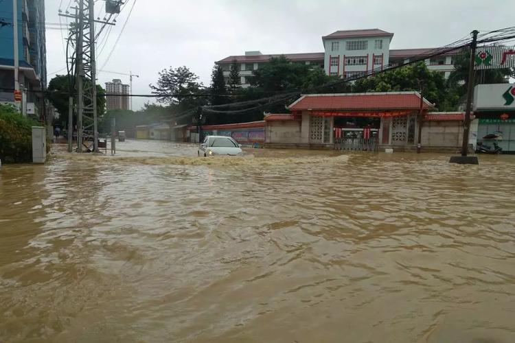 (▲上林县中学大门)