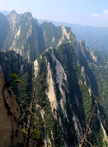 巍峨群山