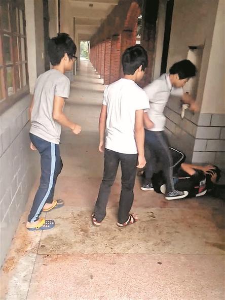 南安一名中学生遭围殴