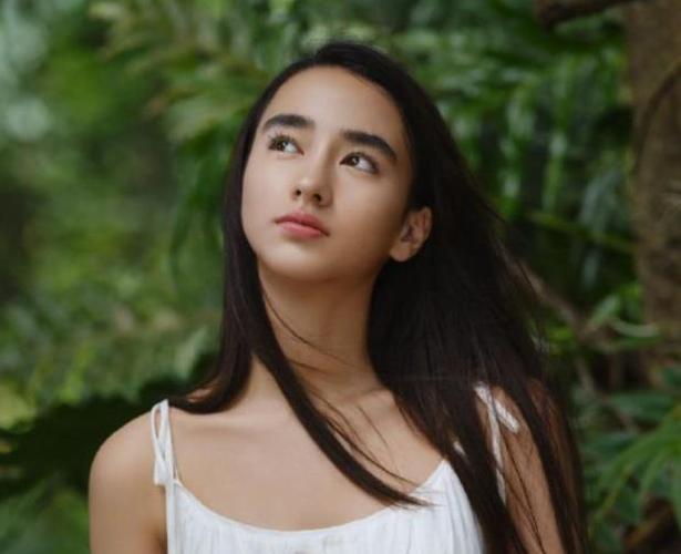 其实李宛妲的家庭背景也很厉害,她的爸爸是德国生态