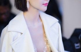 舒畅性感深v诱人蕾丝裙活动照图片