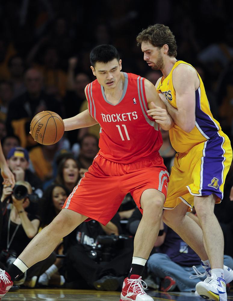 姚明在nba常规赛一共得到9247分,那王治郅和易建联呢?