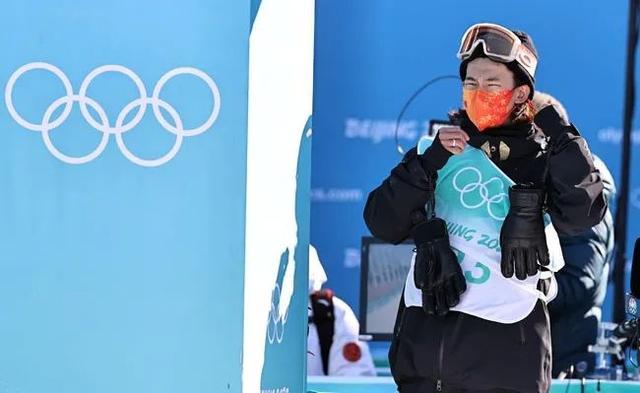2月14日下午,北京冬奥会男子单板滑雪大跳台资格赛举行.