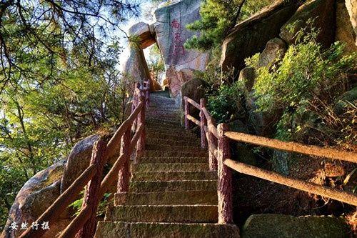 活动期间   铜锣寨景区大坝门票优惠价25元/人   (挂牌价50元/人)