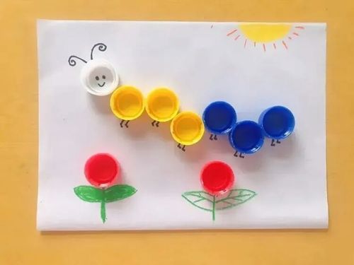 "疫"起做手工――葛村幼儿园小班趣味瓶盖小手工