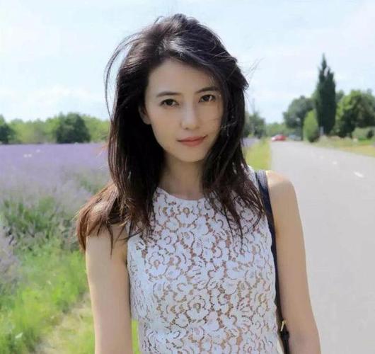 清嘴女孩高圆圆