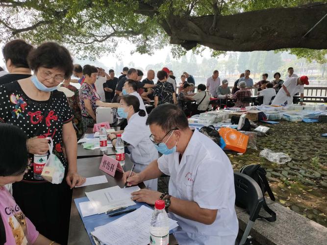 街道计生协开展"爱心义诊进社区 便民服务送健康"为主题的义诊活动
