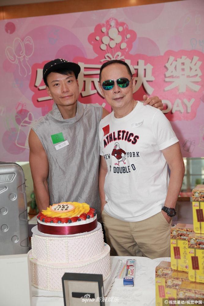 组图:袁洁仪想跟老公过二人世界庆生