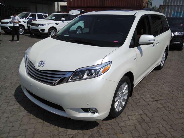 17款丰田塞纳3.5四驱7座加版性价比高2017款丰田塞纳顶配商务车