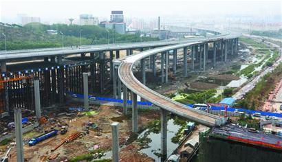 跨海大桥高架路主线今日完工 市民开车三个匝道口能上