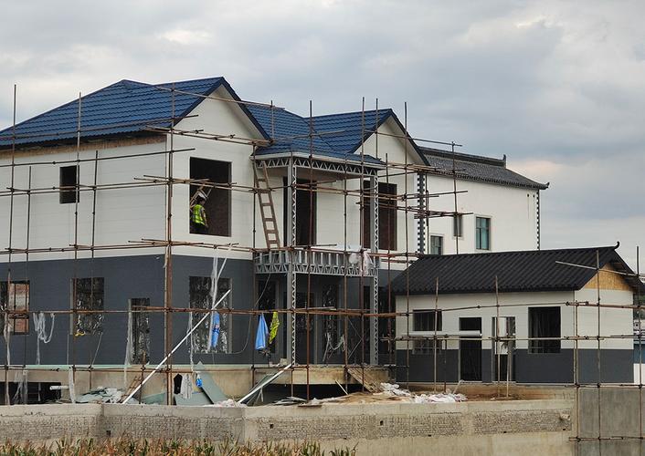 在农村住轻钢别墅是什么体验?心力集团弥勒竹园自建轻钢别墅10月竣工