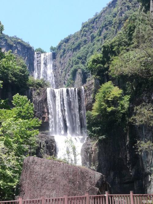 五一去看文成百丈漈瀑布