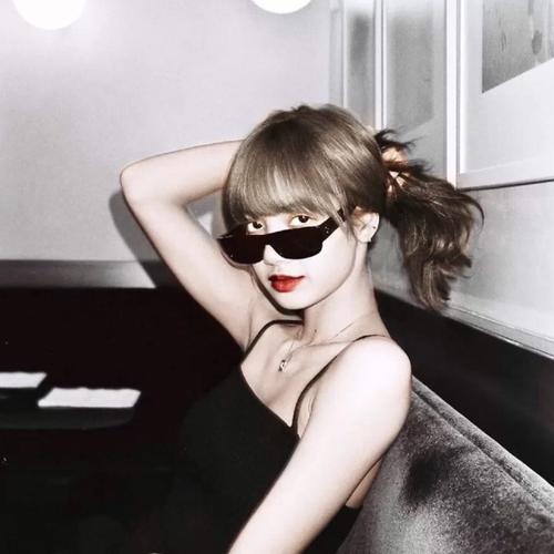 blackpink lisa头像 是lalisa啊!
