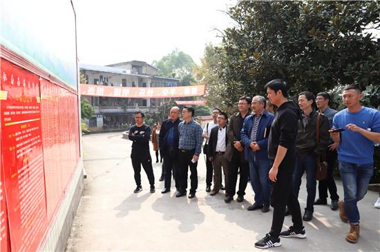 眉山车城中学积极探索德育工作新路径