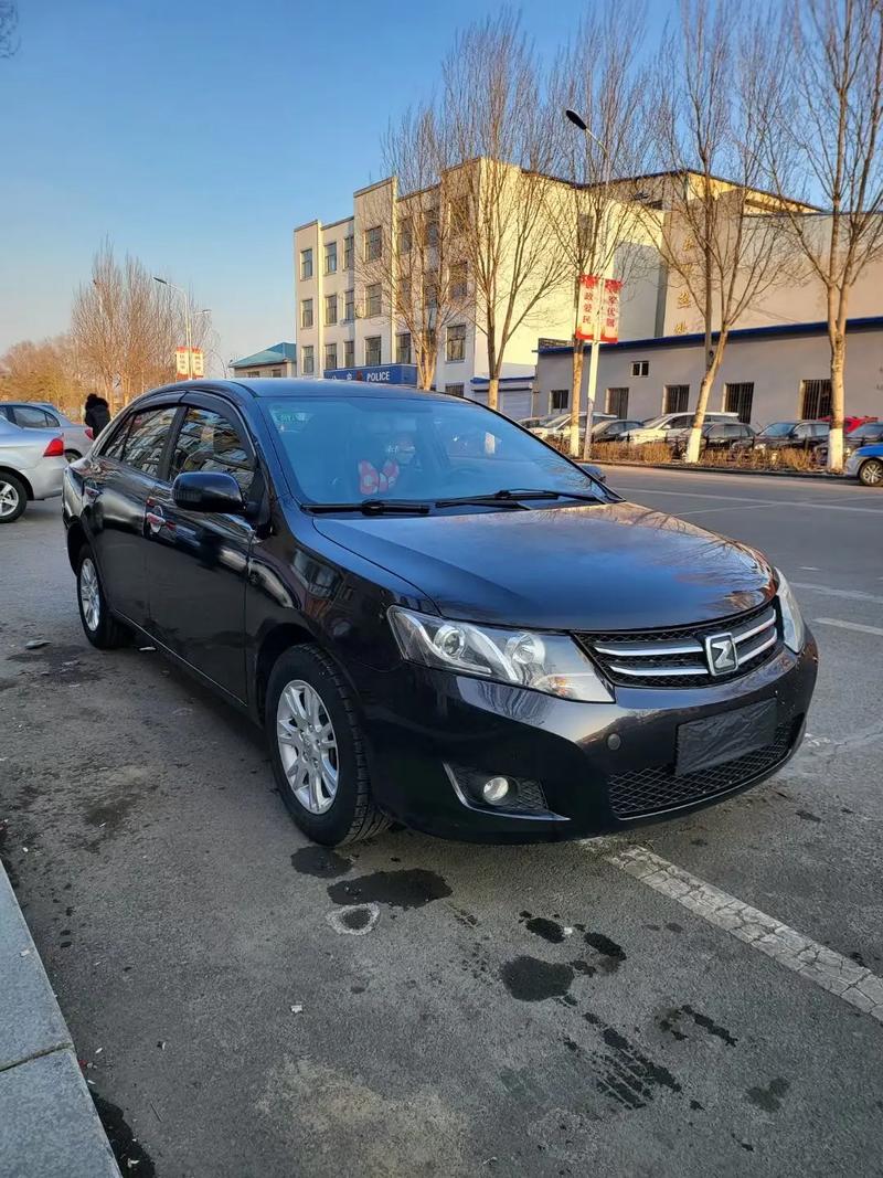 14年9月众泰z300,保险12月.真皮座椅,大屏,四只新鞋