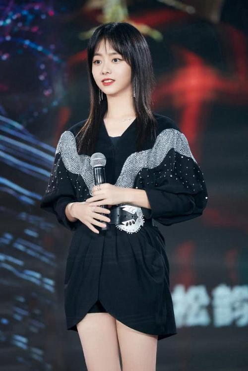 妈妈离世了近一年,谭松韵留起长发还瘦成了小v脸,粉丝都心疼了