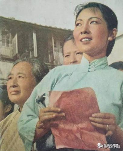 1949年,胡朋被调入东北电影制片厂任演员,其银幕处女作是《钢铁战士
