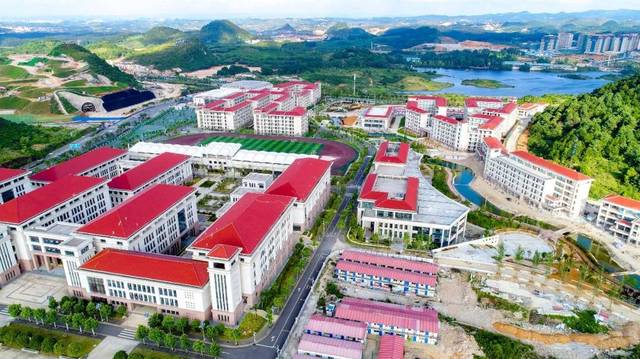 下面就让我们一起来欣赏一下贵州电子科技职业学院的实久美