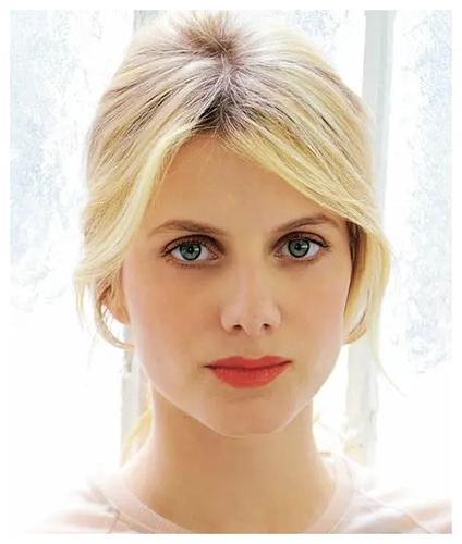 清新随性的法国女星梅拉尼·罗兰