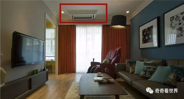 客厅不装中央空调,反而把挂式空调半塞进吊顶里!这装法没见过