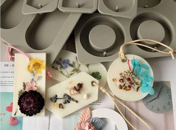 教大家如何亲手制作一块 属于自己的香薰蜡片