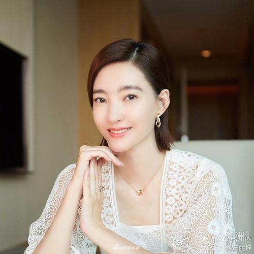 美女演员王丽坤一字马展现超强舞蹈功底7