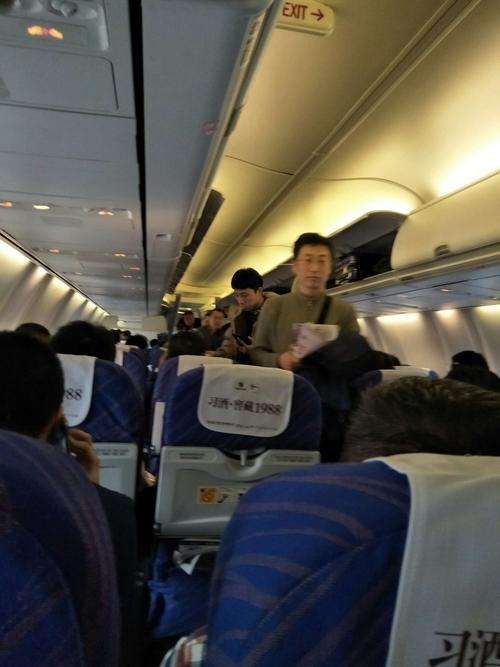 15点20分,第二次登机.看起来没有人有不满情绪