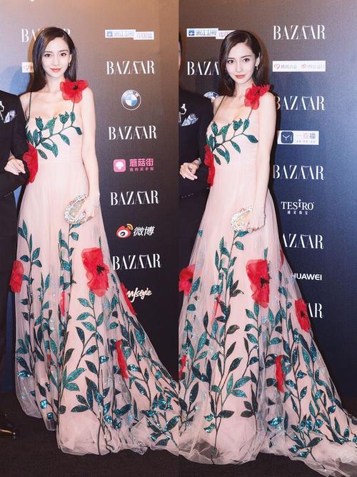 杨颖高定公主啊,每次礼服都很好看.