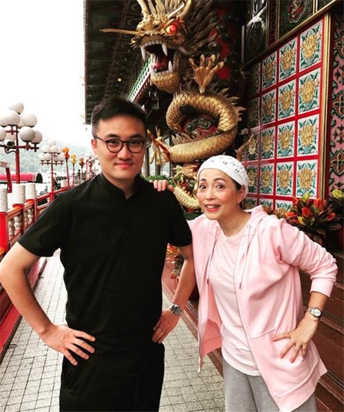 54岁苑琼丹称林正英不是她的刻骨铭心,那么老公黄乃扬