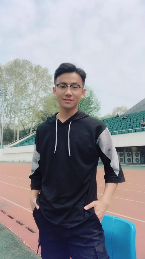 主持人李淼声音承载感性言语诉说内心