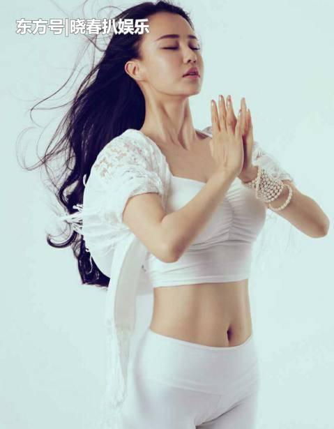 她是电影《功夫瑜伽》里面的女一号,没想到现实中这么