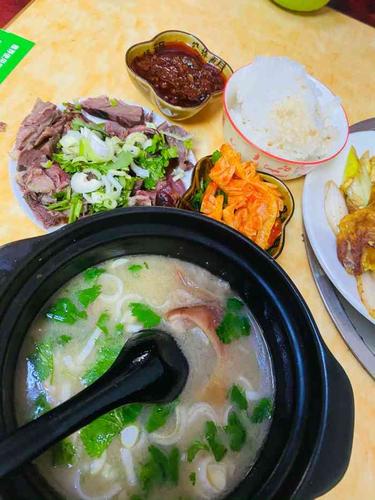 和延边的狗肉汤饭比还是有不小差别,但如果要求没那么苛刻～还是可以