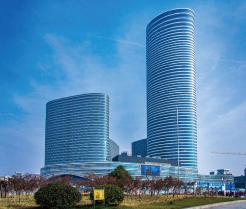 又如徐州苏宁广场创造了开业首日客流50万,同时更凭借开业当天销售额