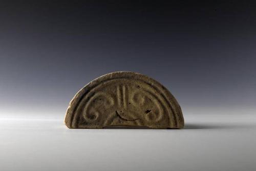 该当面图为云箭纹.云箭纹为秦代瓦当常见纹饰,由云纹和箭纹组合而成.