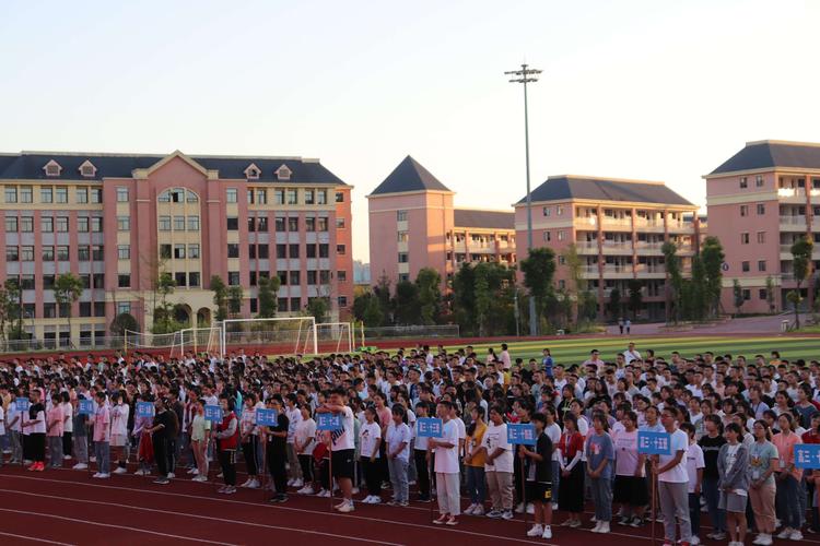 泸县二中实验学校高2018级期末联考总结表彰暨高三动员大会