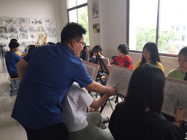 江永二中开展丰富多彩的课外活动
