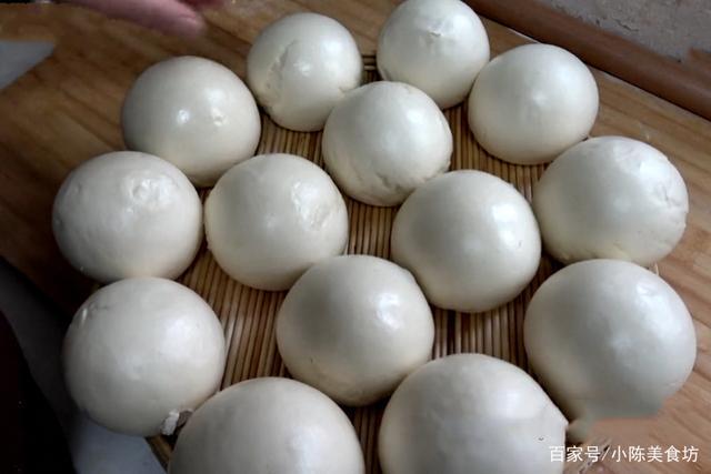 蒸馒头时,牢记2大技巧,馒头奶香味浓郁,暄软又劲道,特