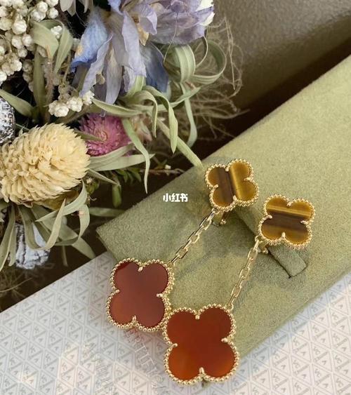 四叶草耳环_耳环_首饰_情愫_今日耳环_时尚_配饰