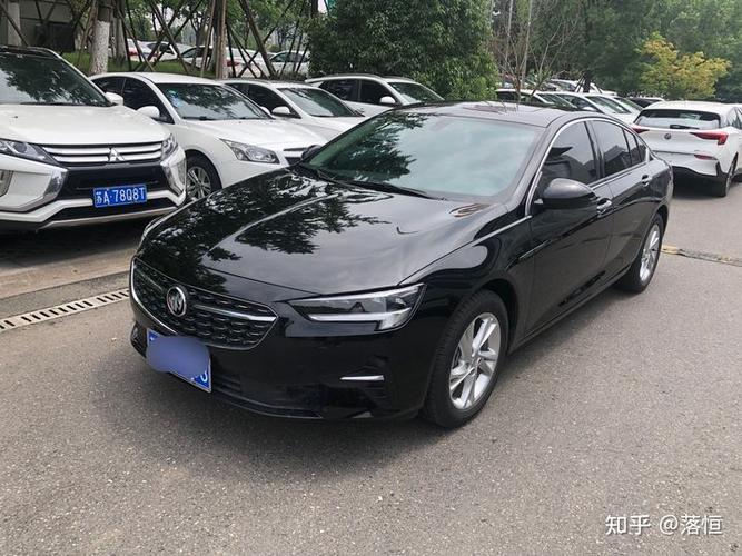 最近想提一台别克君威,请问什么颜色比较年轻好看一点