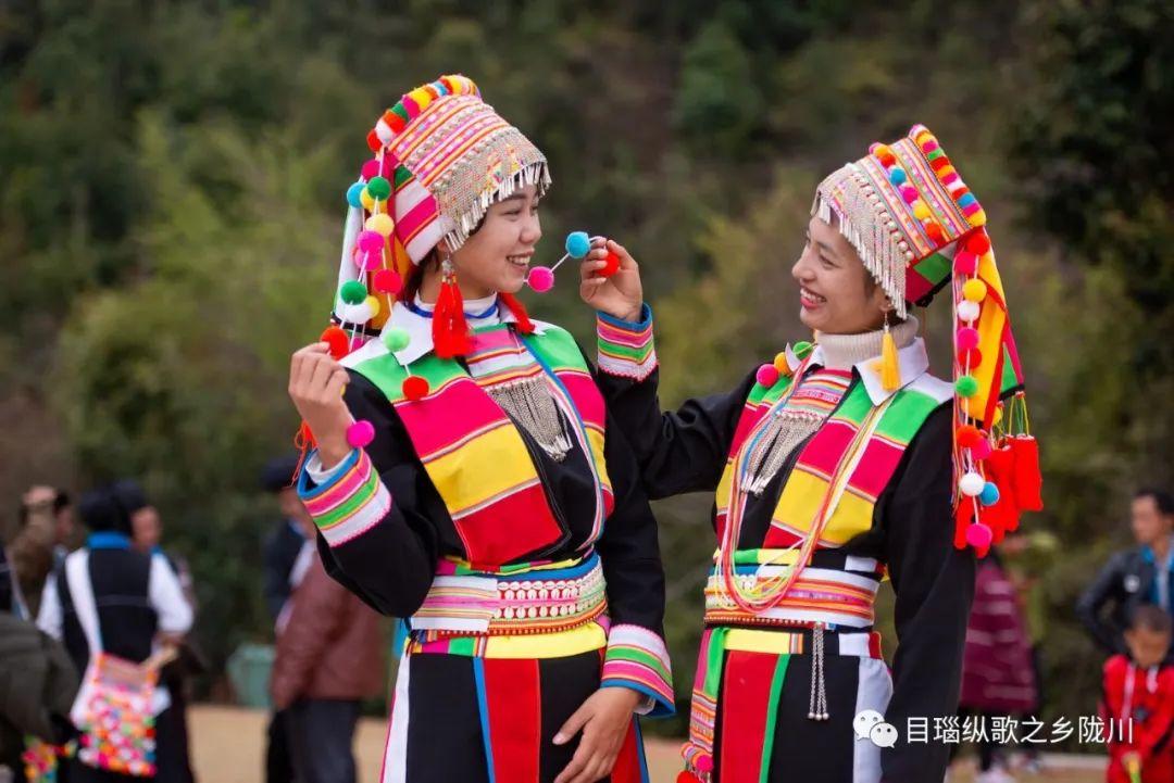 德昂族来源 :目瑙纵歌之乡陇川 桂金再原标题:《陇川这些图,美炸!