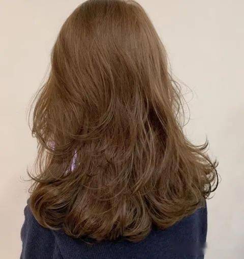 亚麻棕色的染发调配方式