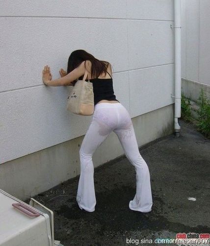 这对于一个女人.特别是一个美女来说真是丢人现眼了!