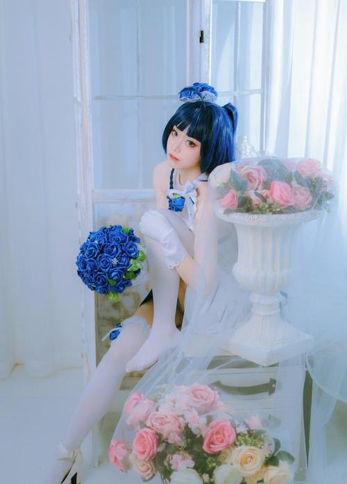 cosplay:芽衣的纯净永恒花嫁,过膝"白丝"配上白色高跟